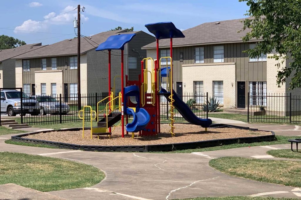 Colonia Tepeyac Apartments; One Two Three Four Bedroom Apartment Homes and Townhomes in West Dallas near Irving